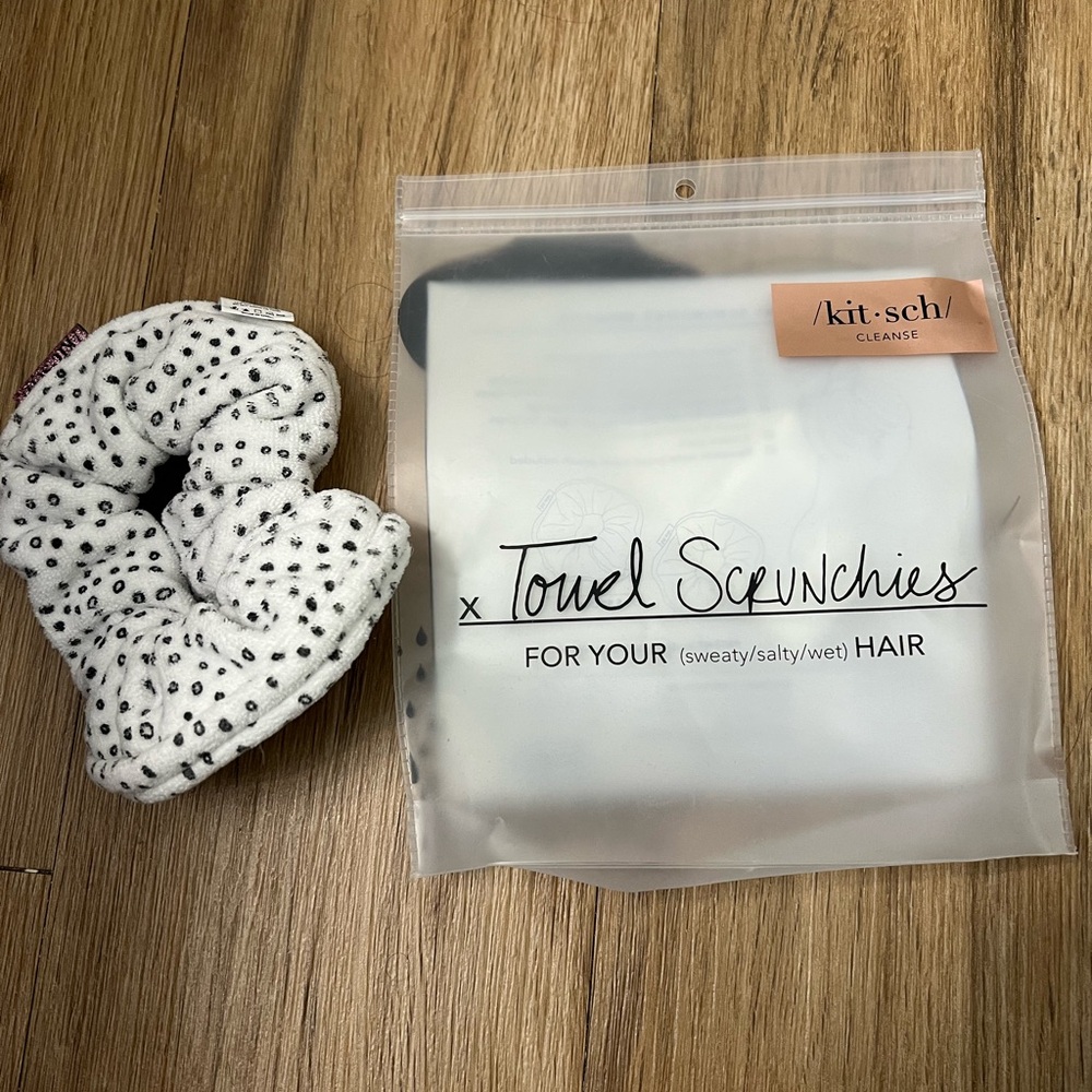 NWOT Kitsch hair scrunchie